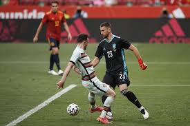 uˈnaj siˈmon;born 11 june 1997) is a spanish professional footballer who plays as a goalkeeper for athletic bilbao. Eurocopa Es Una Broma De Mal Gusto Unai Simon Criticado Por Sus Salidas De Balon En El Amistoso Frente A Portugal Carrusel Deportivo Cadena Ser