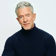 Amazon.com: The Giving Game: Becoming The Leader That Others Want To Follow  eBook : Turk , James: Kindle Store