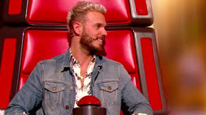 M.pokora dans le fauteuil rouge de the voice kids. Matt Pokora Annonce Son Depart De The Voice