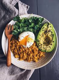 Porridge D Or Avec Son Oeuf Mollet Et Avocat Clemfoodie Recettes Crues Recettes De Cuisine Repas Sain