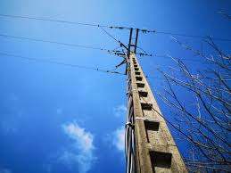 Ligne Moyenne Tension Qui Finalement S Avere Etre De La Haute Tension Droit Finances