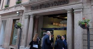 Visualizza indirizzo, numero di telefono, cap, mappa, indicazioni stradali e altre informazioni utili per banca di trento e bolzano in bolzano su paginebianche. Btb Incorporata In Intesa Sanpaolo Economia Trentino