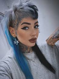 The blue hair's here to stay 💙 I think we found the new colour combo gang!  I've not been as active online recently — truth is, I haven't been feeling  myself. I