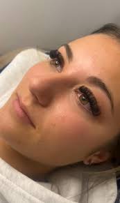 Reminder to book your lashes!!🤤🤍 Christmas is only 4 weeks away!! Don't  forget to book your lash appointments❄️💫 ~ Based in Ashby at Wild Beauty  Academy salon💕 ~ Dm to Book in,