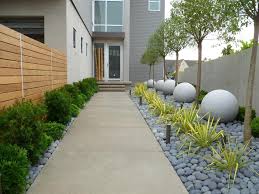 Walkway To Contemporary Home Lined With Neat Landscaping Pathway Landscaping Modern Landscaping Landscape Design