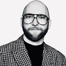 I asked my photographer to capture my “bright personality” and this is what  he came up with!! 👏🏾💕🌸📸 Prince.Nwaohuocha is a talent