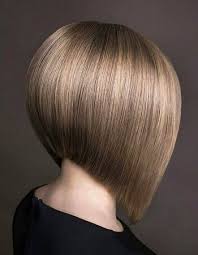 укороченным затылком градуированный боб каре с пышным затылком и удлинением к лицу Strizhka Kare 150 Foto Klassicheskoe Udlinennoe Asimmetrichnoe S Chelkoj Na Nozhke