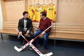 Mathias niederberger is a german professional ice hockey goaltender who currently plays for barrie colts of the ontario hockey league (ohl). Dusseldorf Deg Torhuter Vor Den Playoffs Mathias Niederberger Hofft Auf Eine Familien Party Express De