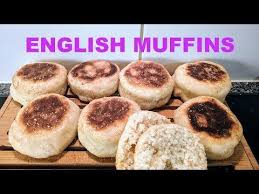 Les English Muffins Pour Un Petit Dejeuner Delicieux Youtube Muffins Muffins Anglais Delicieux