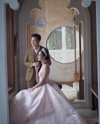 People interested in gambar begron also searched for. 13 Ide Foto Prewed Dengan Gaun Yang Paling Berkesan Terlihat Glamour