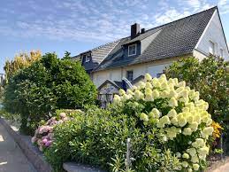 Our beautiful private beach, with changing rooms, sunloungers and seating, is only a few minutes away by foot. Herzlich Willkommen Im Haus An Der Sonne