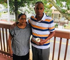 RAMÓN PAYAMPS ALMONTE (CHITO) Y ÁNGELA CEPEDA ALMONTE (FALLECIDA). CHITO ES  HIJO DE RAMÓN PAYAMPS TAVÁREZ (RAMÓN TAVÁREZ) Y AMANTINA ALMONTE (MANTA).  ÁNGELA FUE HIJA DE RAMÓN CEPEDA (RAMÓN PANCHO) Y ROSA