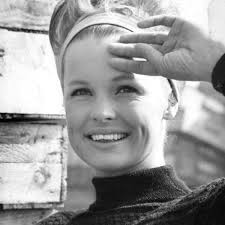 Check spelling or type a new query. Ghita Norby I Opsang Til Unge Jeres Made At Date Pa Er Umenneskelig Film Og Serier Dr