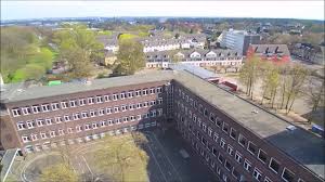 Jun 03, 2021 · leverkusen kennt sally perel bereits, etwa von einer lesung an der marienschule 2019. Innerer Schulhof Fruheres Carl Duisberg Gymnasium Jetzt Realschule Am Stadtpark Youtube