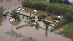 L'inondation est une submersion temporaire, par l'eau, de terres qui ne sont pas submergées en temps normal, quelle qu'en soit l'origine. Inondations Dans Le Var Les Degats Sont Consequents Lci