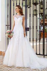 Wunderschönes, trägerloses hochzeitskleid mit reifrock. Die 10 Schonsten Brautkleid Trends Fur Die Saison 2020