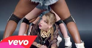 27 Gifs Of Taylor Swift Dancing Awkwardly In Her New Music Video Taylor Swift Music Music Videos Vevo Taylor Swift Dancing