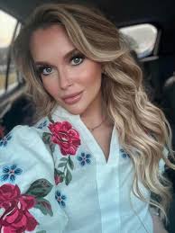 Nap time in one of my favorite shirts “She's got •Memphis Soul• and a Heart  of Gold”💛