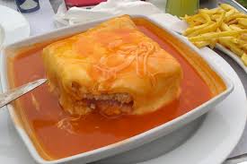 Francesinha sandwich | © guilhem vellut / wikicommons. Receita Da Francesinha Receitas Portuguesas