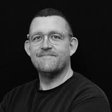 hummel-topchef træder tilbage for at forfølge karrieredrøm