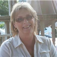 Lynne Snow's Instagram, Twitter & Facebook