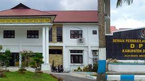 Dibutuhkan berbagai aturan untuk membuat karyawan agar dapat tetap bekerja sesauai dengan standar yang diinginkan perusahaan. Tak Masuk Kerja Sekwan Dprd Deliserdang Tribun Medan