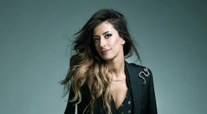 Ana moura comih (santarém, portugal, 17 de setembro de 1979) é uma fadista portuguesa. Ana Moura Prince Bom Dia Alemanha
