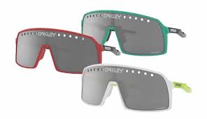 He is widely regarded as the greatest professional surfer of all time. Oakley Bringt Mit Der Sutro Eyeshade Eine Neue Sportbrille Auf Den Markt Tri Mag De