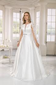 Pailletten bestickt und wird hinten mit schnürung geschlossen. Satin Brautkleid Ladybird Royal Kollektion Stil 521024