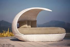Outdoor round daybed with canopy is the best selection of luxury furniture for relaxation of our body and mind in our leisure time. 35 Amazing Outdoor Day Beds