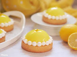 Je Vous Propose Une Tarte Au Citron Revisitee Elle Est Composee D Un Dome De Mousse Au Citron Et En 2020 Tarte Au Citron Revisitee Tarte Au Citron Gateaux Et Desserts