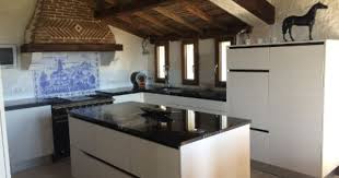 Osez Le Melange Des Styles En Cuisine Arthur Bonnet Cuisine Ilot Cuisine Roche Sur Yon