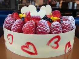 Sì, una buonissima, altissima e caloricissima torta per la festa della mamma con tre altissimi piani. Festa Della Mamma 2020 Scopri Le Nostre Idee Regalo Agora Nibionno
