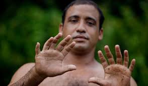 FERNANDO GONZALEZ. Last updated 17:38 27/08/2011. Yoandri Hernandez Garrido. AP. COUNT EM: Yoandri Hernandez Garrido shows off his six-fingered hands. - 5518504