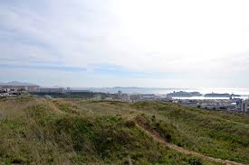 Dans Le 15eme Arrondissement De Marseille Entre Le Jardin Du Belvedere Et Le Centre Commercial Grand Littoral Sur Les Terre Belvedere Marseille Port Maritime