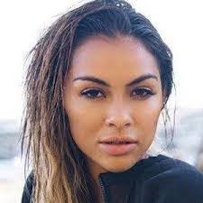 Dominique Lemon's Instagram, Twitter & Facebook