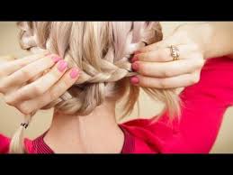 видео как сделать прическу самой себе на средние волосы Pricheska Iz Dvuh Kosichek Samoj Sebe Braiding On Your Own Hair Youtube Pricheski Korotkie Strizhki Dlya Zhenshin Nebrezhnye Pricheski