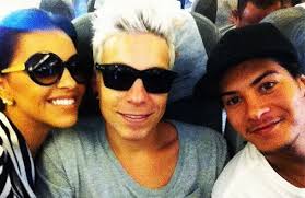 Arthur Aguiar embarca para Salvador com Mari Rios e Di Ferrero