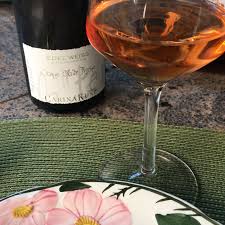 lipp kunz bundner herrschaft blanc de noir leicht rosefarbend feinfruchtig zwischen trocken und feinherb kernig mit biss herrschaft wein