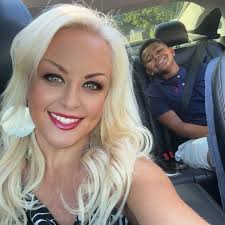 What brand sling bag do you use for the parks? (I don't want a loungefly- I  like it to wrap around the body) TIA