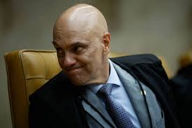 PF não vê razões para investigar Alexandre de Moraes por mensagens com Vorcaro