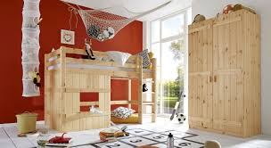 Hochbetten mit schreibtisch und schrank sind ideal für eher kleinere kinderzimmer, in denen jeder quadratmeter zählt. Hutten Hochbett Mit Spielhaus Aus Kiefer Kids Paradise Basic