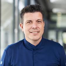 Manchmal schmeckt's gemeinsam einfach besser ☕💚 Mit We Proudly Serve  Starbucks® wird jeder Coffee-Moment ein Team-Moment. #nestleprofessional  #weproudlyservestarbucks #kaffee #kaffeepause #chailatte #capuccino  #frapuccino