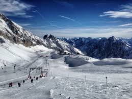 Das ausflugsziel rast und aussicht (zugspitze) wird von 240 wanderern empfohlen. Skifahren Auf Der Zugspitze Lilies Diary Der Alltagliche Wahnsinn