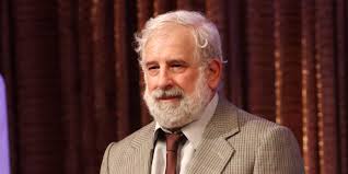 Πετροσ βαγιοπουλοσ (η συνέντευξη πραγματοποιήθηκε στο «καφέ των ποιητών»). Bomba Sto Xwro Toy 8eatroy Kataggelia Kata Toy Petroy Fillipidh Gia Se3oyalikh Parenoxlhsh