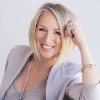 Beth Parton's Instagram, Twitter & Facebook