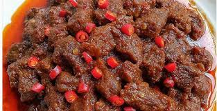 Terbuat dari irisan daging sapi dengan bumbu cabe yang pedas menyengat dan sedikit manis. Rica Rica Daging Sapi Sajian Lezat Untuk Santapan Makan Malam