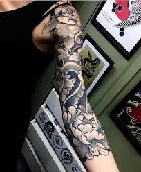 Tattoos Fur Frauen Dame Mit Sleeve Tattoo In Schwarz Und Grau Tattoos For Women Asian Tattoo Sleeve Half Sleeve Tattoo