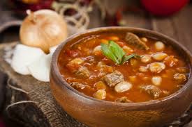 Tabii kuru fasulye tarifi denilince akla gelen salçalı, etli veya etsiz sulu kuru fasulye yemeği gelir. Kuru Fasulye Foodwiki Lieferando De