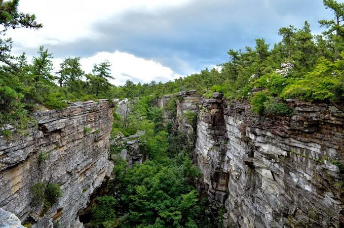 Ellenville Fault Ice Caves (Sam's Point Area)